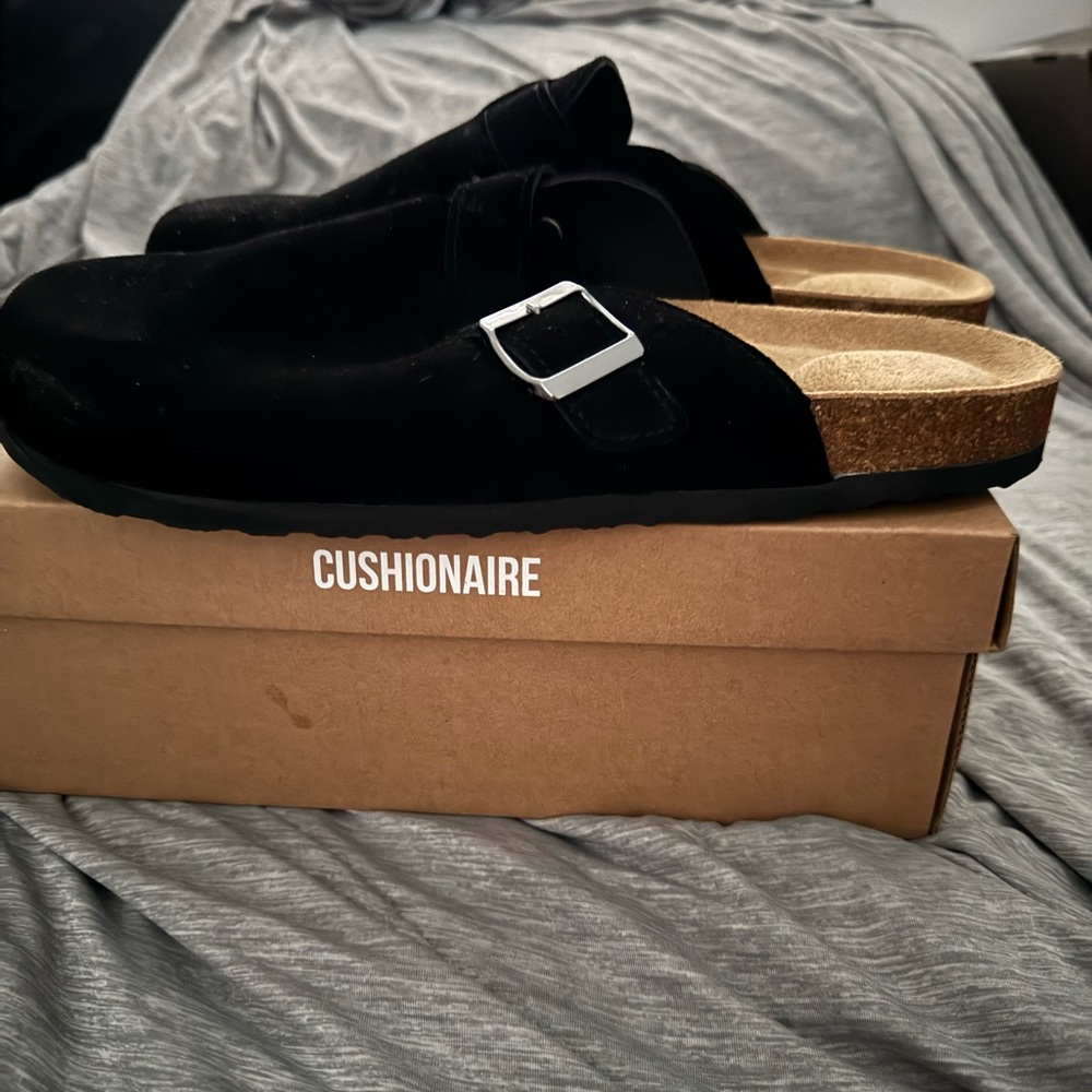 CUSHIONAIRE Women's Black Slip-On Loafers